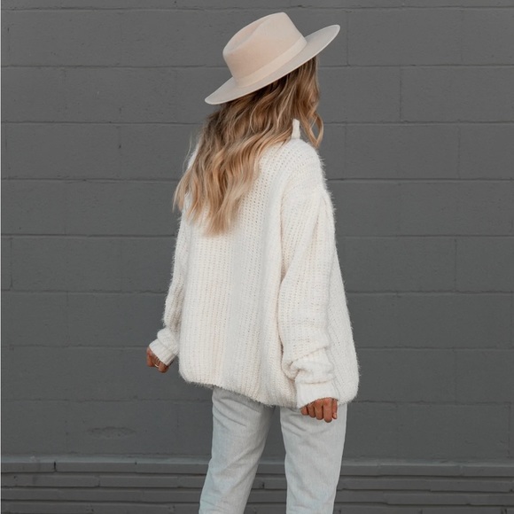 White oversized cable knit sweater - Picture 4 of 10